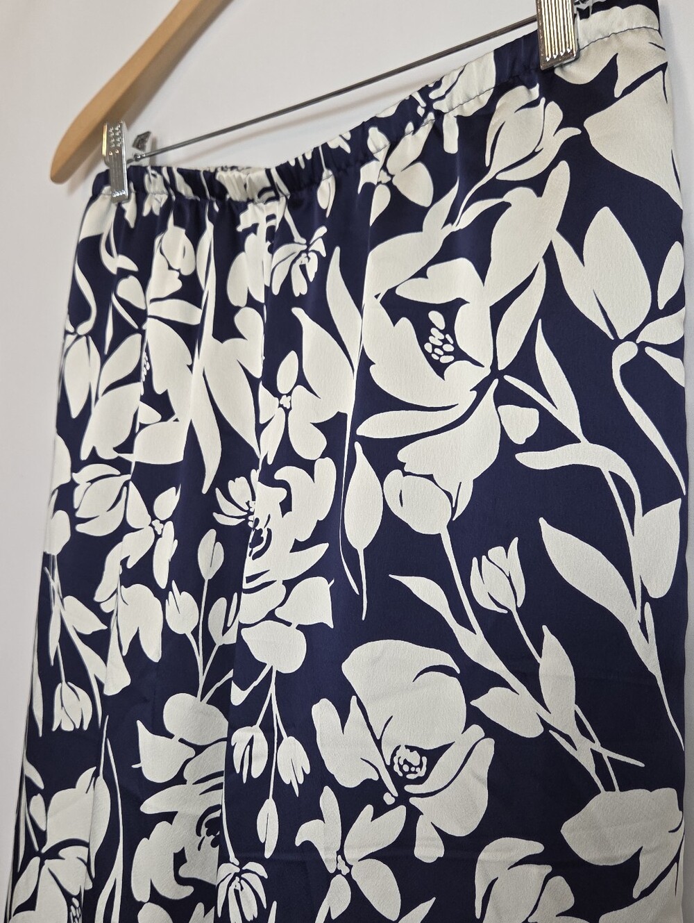 Navy And Cream Floral Wide-Leg Pants - Picture 3 of 14